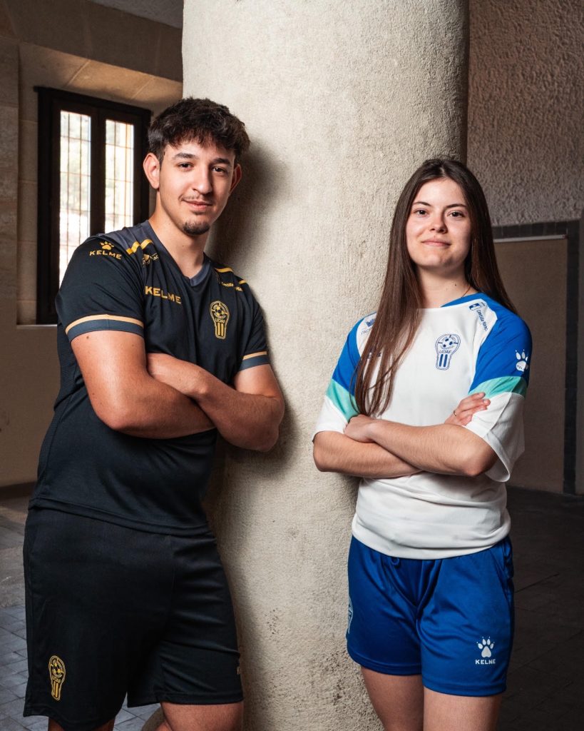 Jugadores de UDAF con la nueva equipación Kelme